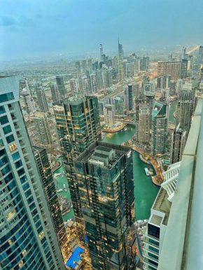 Life in Dubai Skies